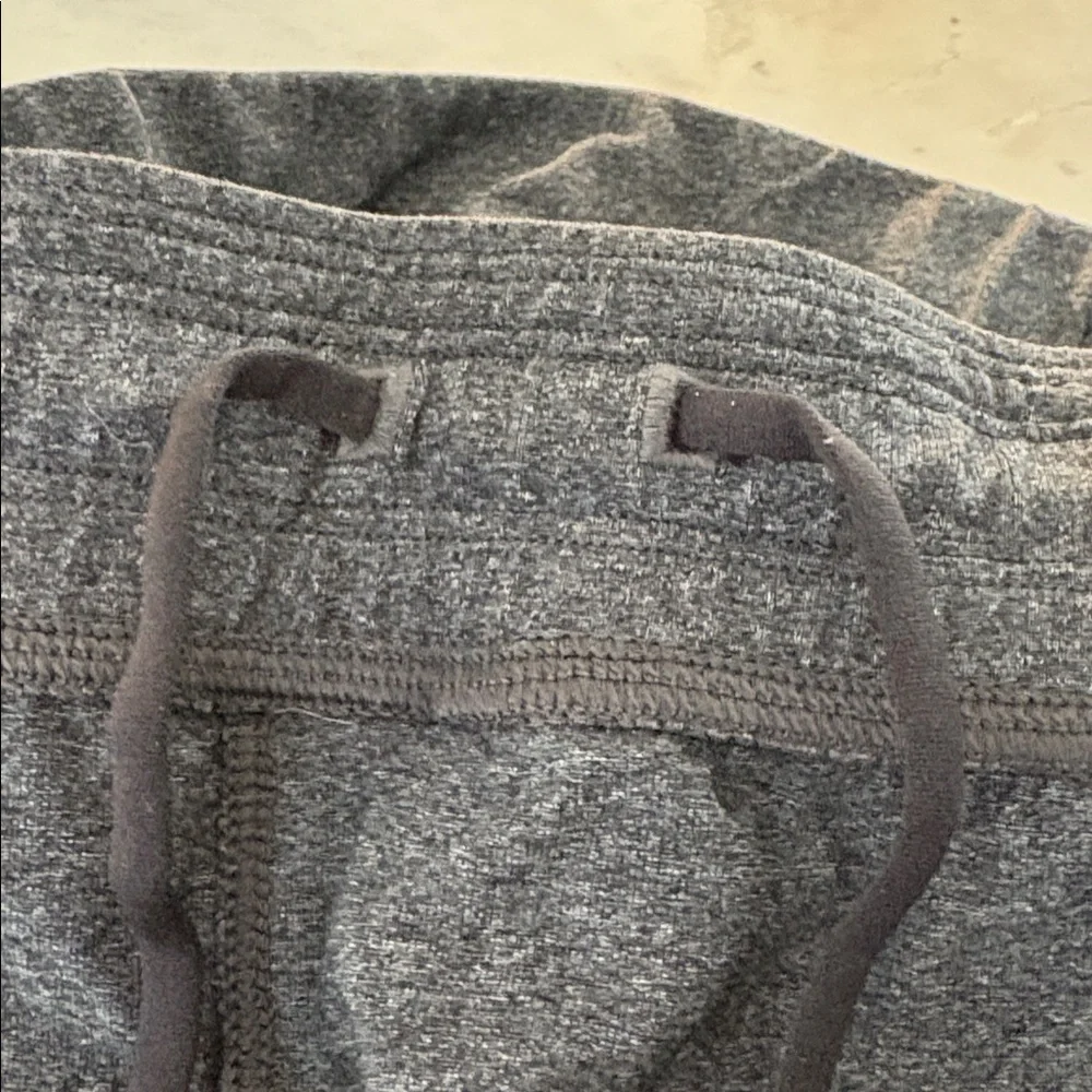 Lululemon Men’s Short, Medium. 11” inseam Linerless Charcoal Gray EUC - Picture 6 of 7